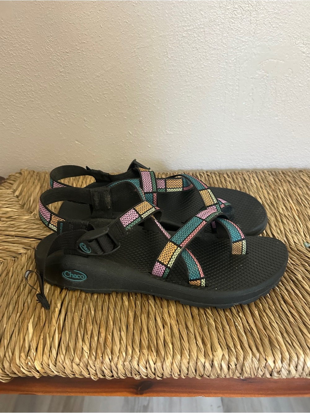 Chaco Z2 Sandals Women’s Black Multi Strap Toe Loop Hiking Trail Outdoor Comfort